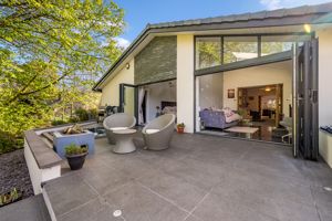 Rear- click for photo gallery
